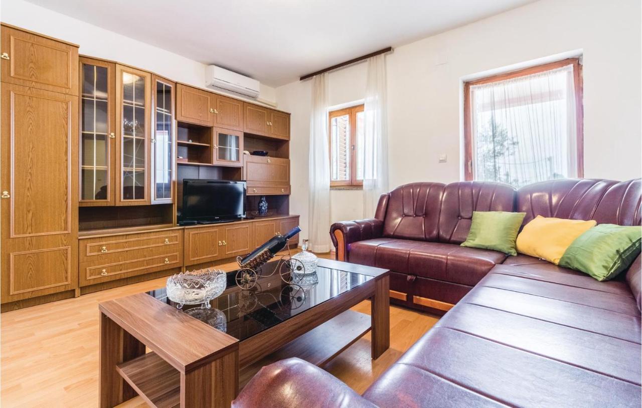 3 Bedroom Lovely In Apartman Pula